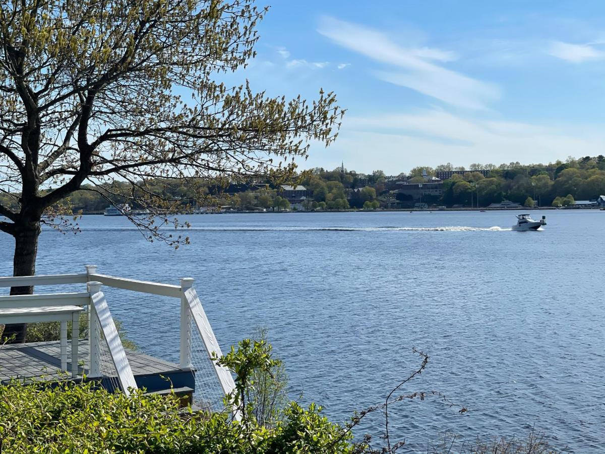 Waterfront Home With A View 그로튼 외부 사진
