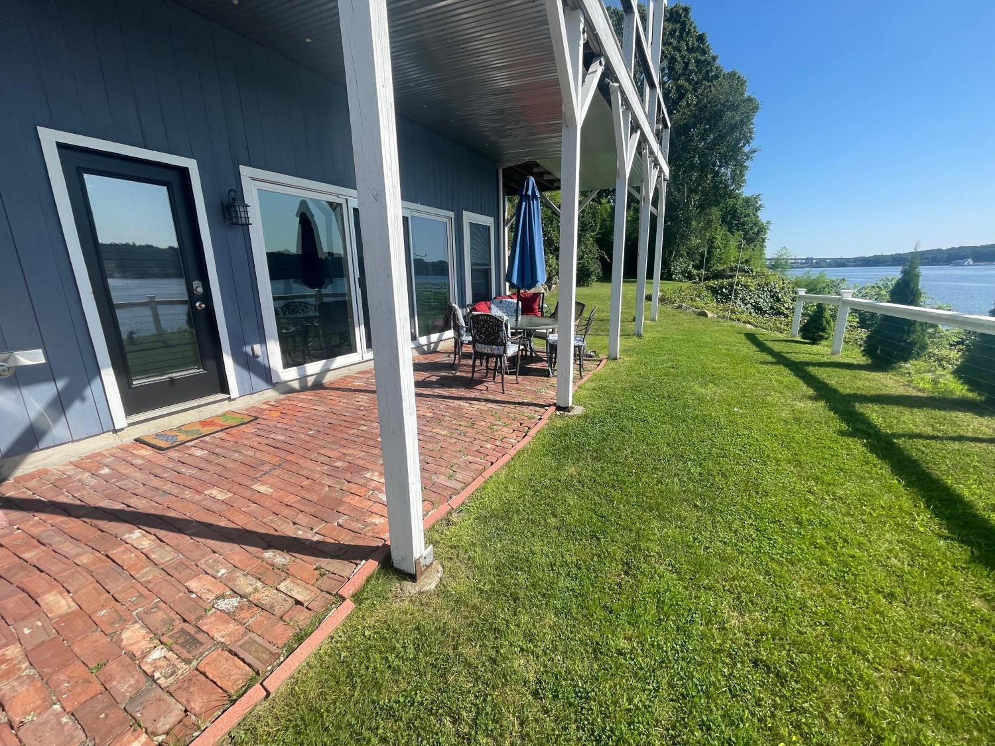 Waterfront Home With A View 그로튼 외부 사진